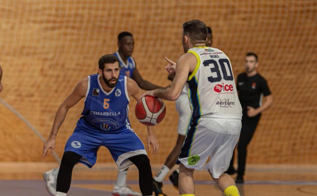 Adrián Fuentes, durante el partido ante el Algeciras que generó los contagios por coronavirus.