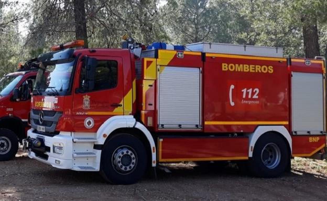 Desalojadas dos viviendas en Alhaurín de la Torre por un incendio en una zona de vegetación