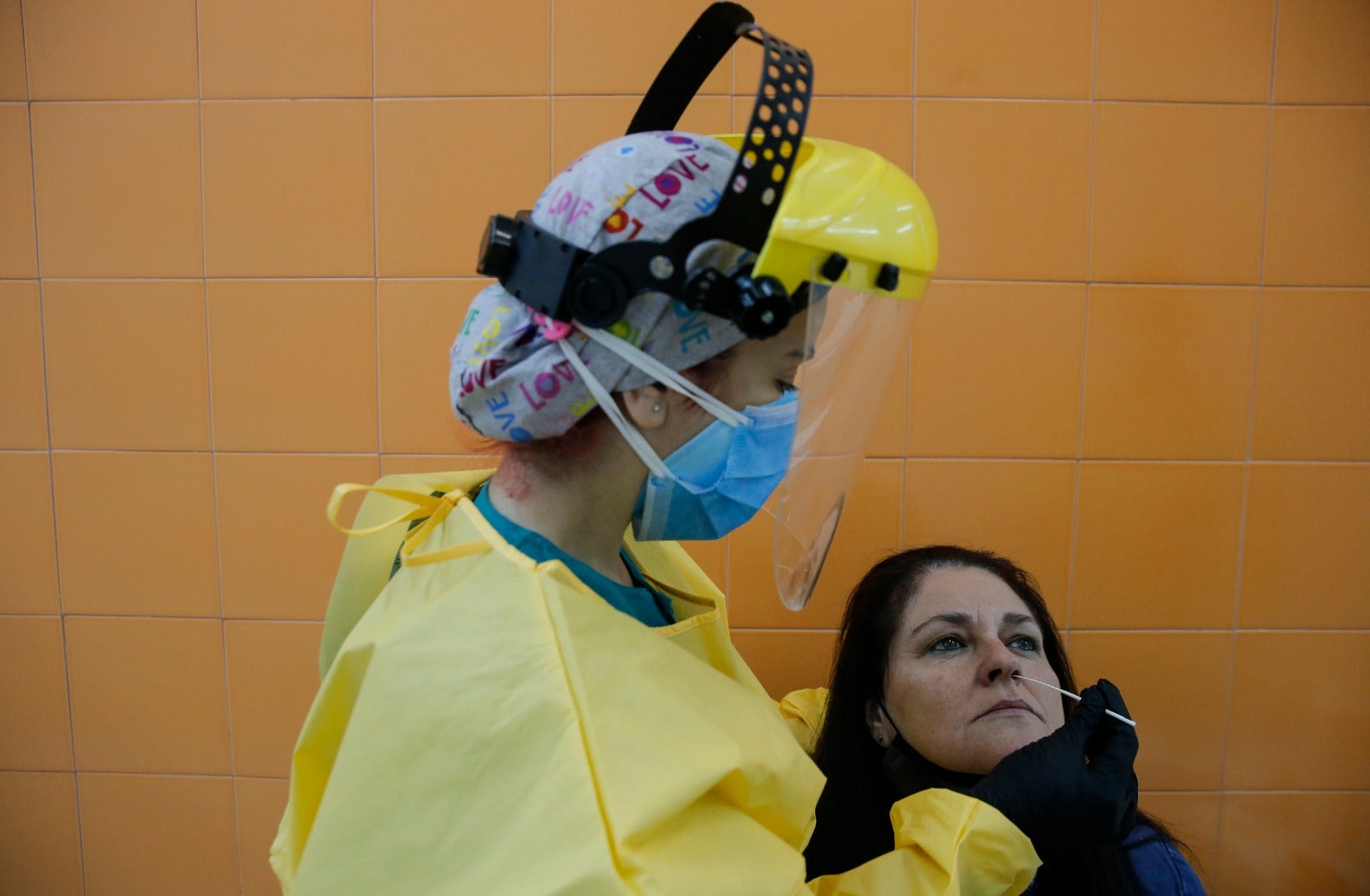 Un cribado masivo para detectar nuevos casos de coronavirus entre la población. Se ha citado a un total de 330 vecinos de manera voluntaria en el pabellón polideportivo municipal