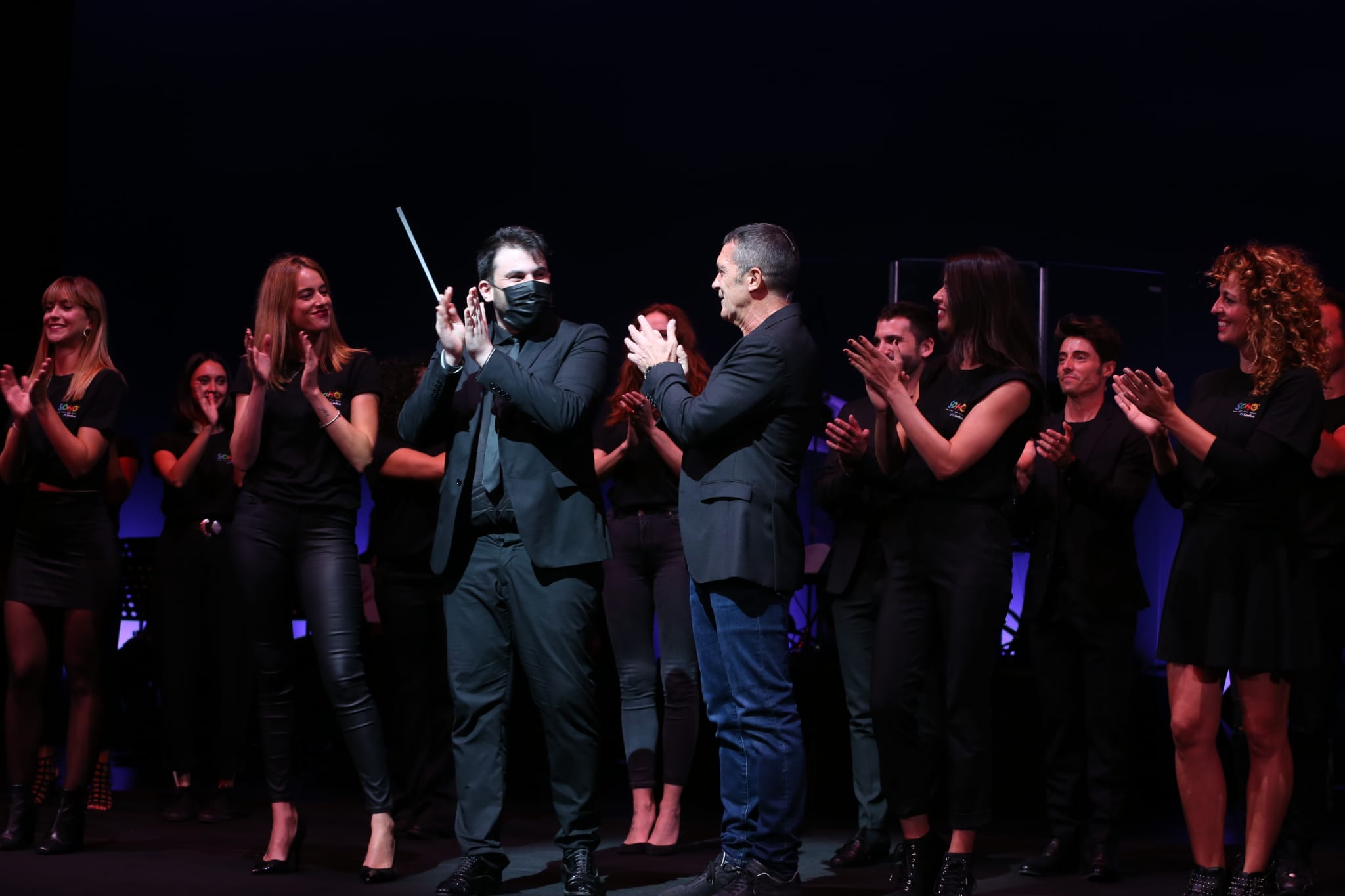 El actor y director malagueño avanza por sorpresa un número de la obra de Stephen Sondheim en la presentación de una compleja temporada con Andrés Lima, Dani Rovira y Josep María Pou en cartel