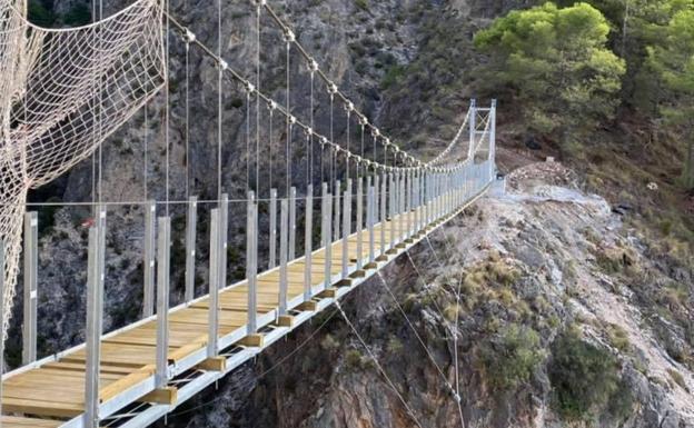 Málaga tendrá uno de los tres puentes colgantes más grandes de España en espacios naturales