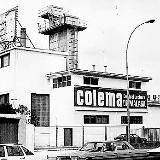 Fachada de la fábrica. 