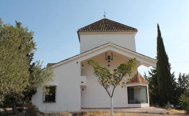 Imagen principal - Ermita de Nuestra Señora del Socorro. Área recreativa del Chorro, en Casabermeja. Vista panorámica con el Torcal como telón de fondo. 