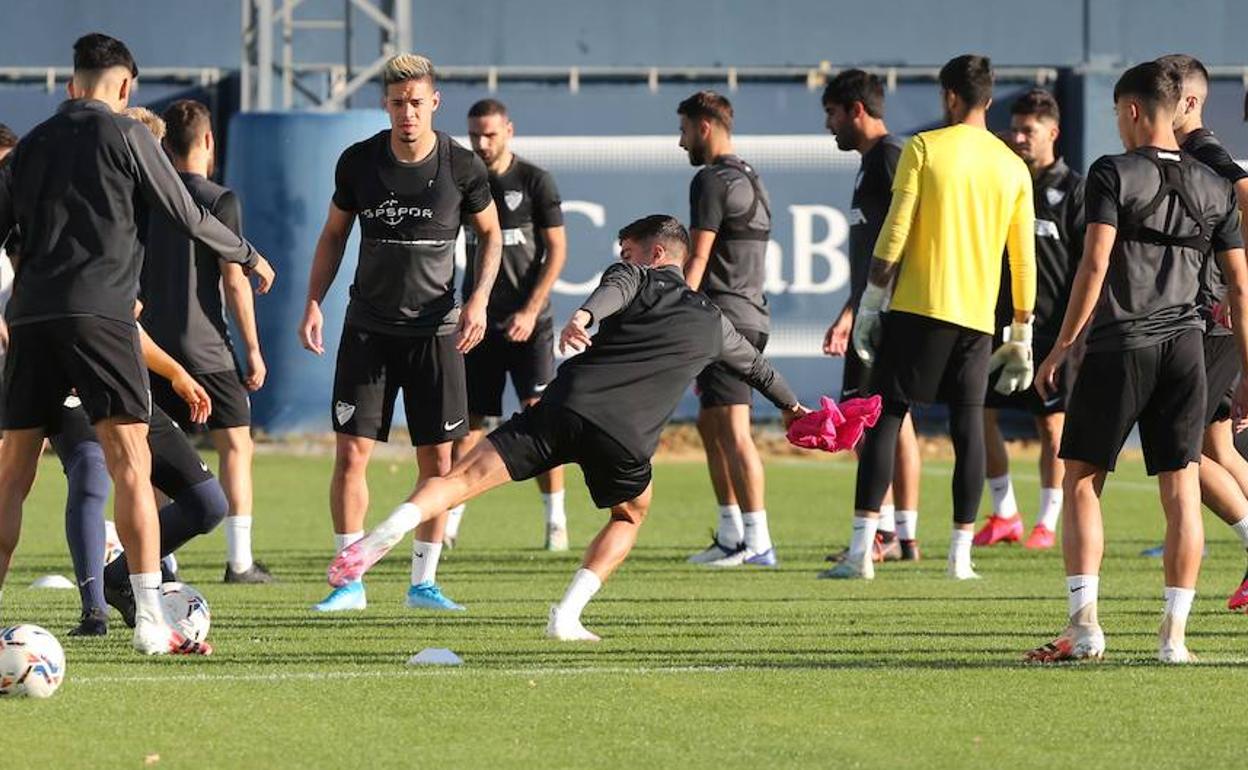 Jugadores del Málaga durante un entrenamiento reciente. 