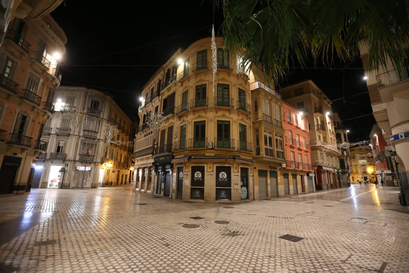 La primera noche de toque de queda en Málaga. 