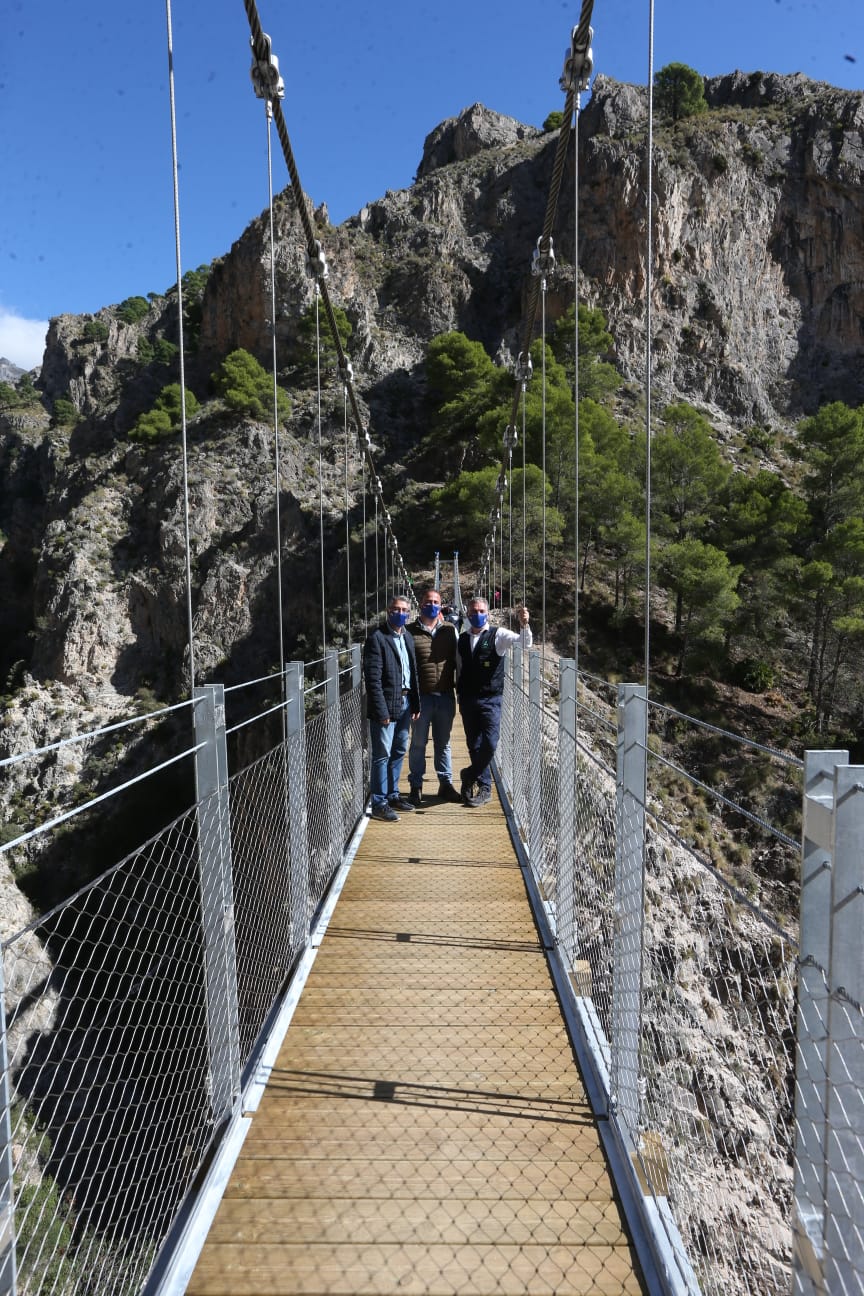 Así es el espectacular puente colgante de El Saltillo, una pasarela de 52 metros de largo situada a 62 metros de altura 