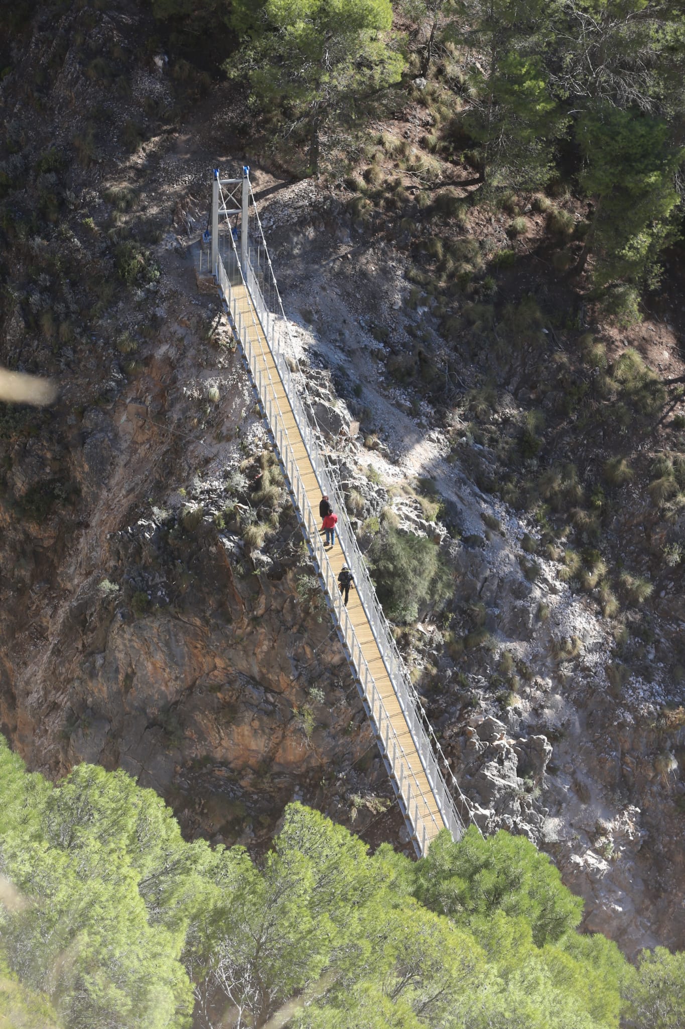 Así es el espectacular puente colgante de El Saltillo, una pasarela de 52 metros de largo situada a 62 metros de altura 