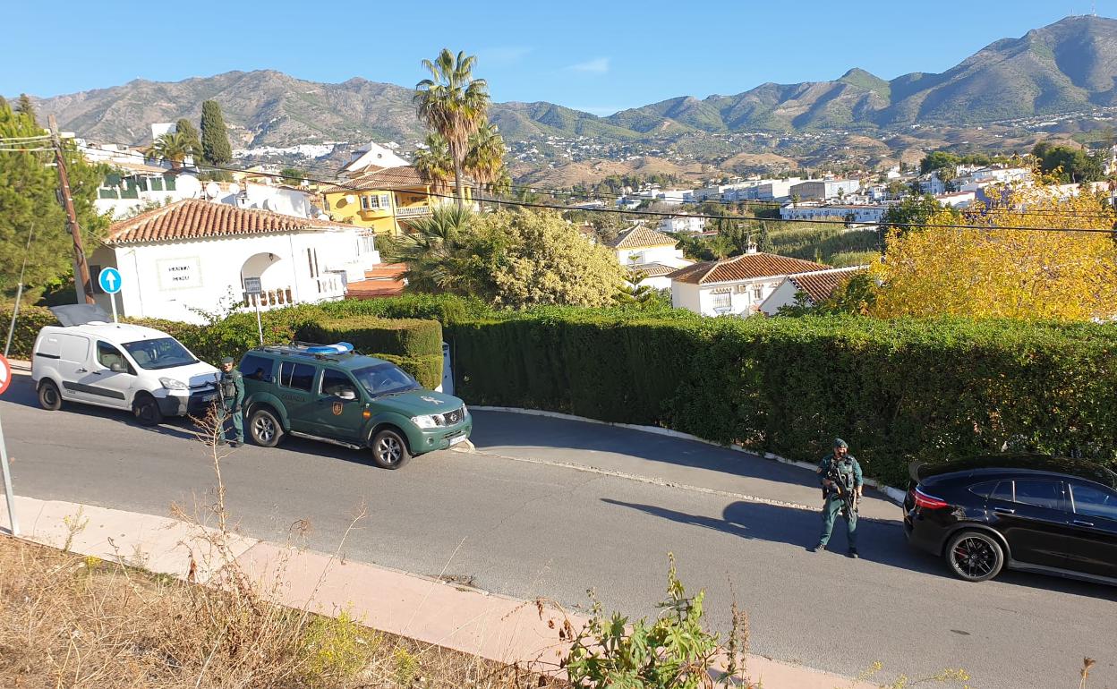Agentes de la Guardia Civil desplegados en Mijas. 