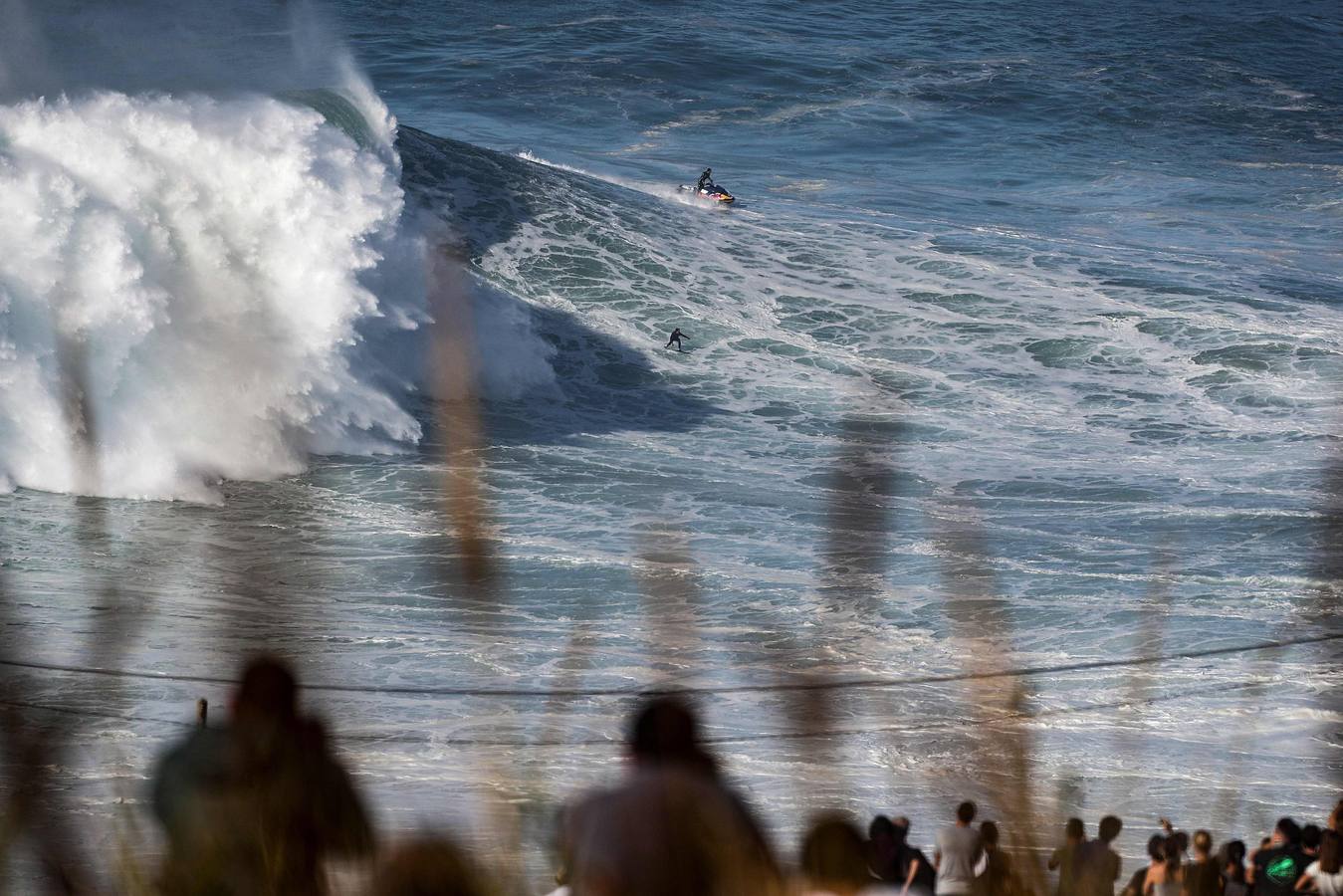 Fotos: Las olas gigantes vuelven a Nazaré