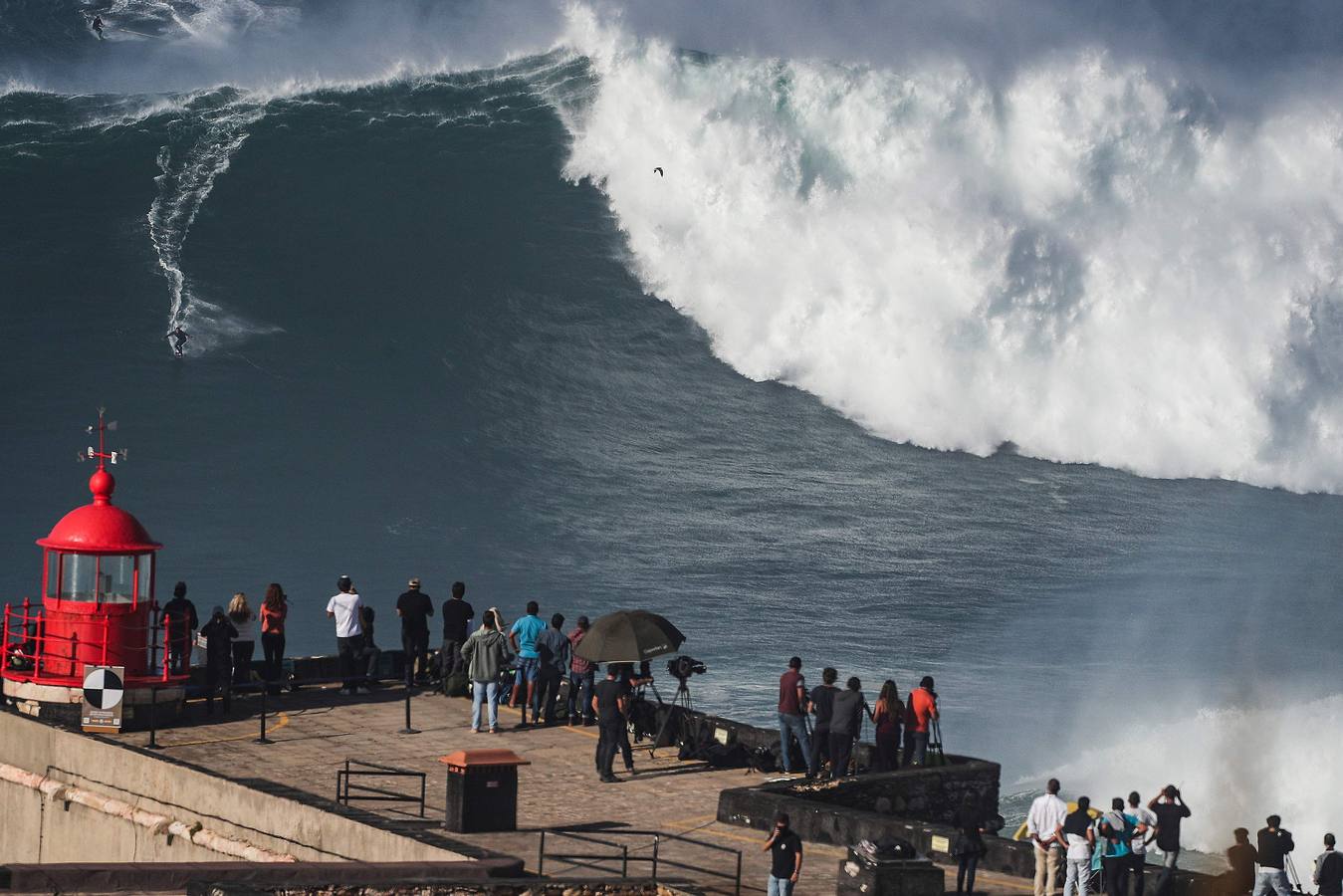 Fotos: Las olas gigantes vuelven a Nazaré