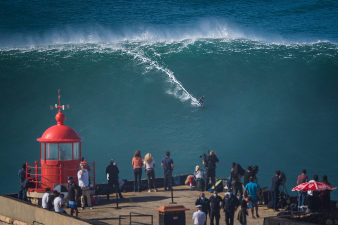 Fotos: Las olas gigantes vuelven a Nazaré