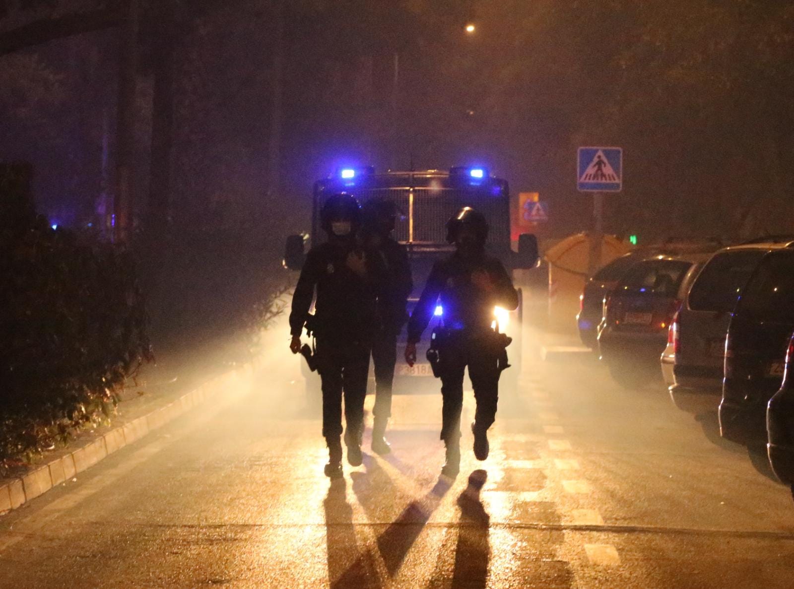 Los manifestantes se enfrentaron a la policía durante la noche del sábado 