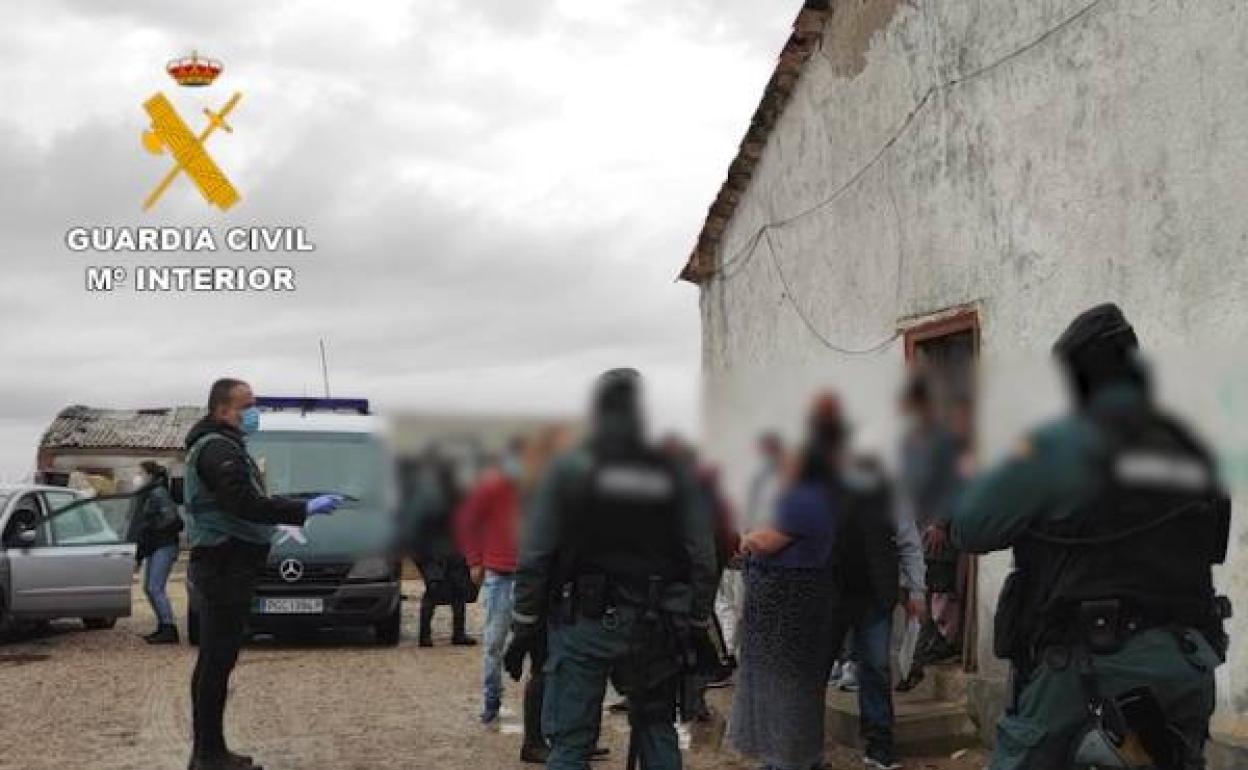 Monento de la detención de varios integrantes de la red.