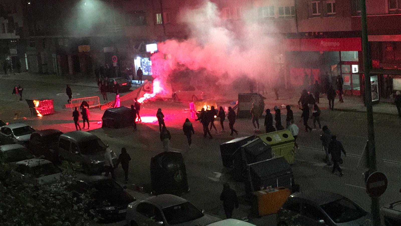 Fotos: La concentración contra las medidas anticovid acaba en batalla campal en Gamonal