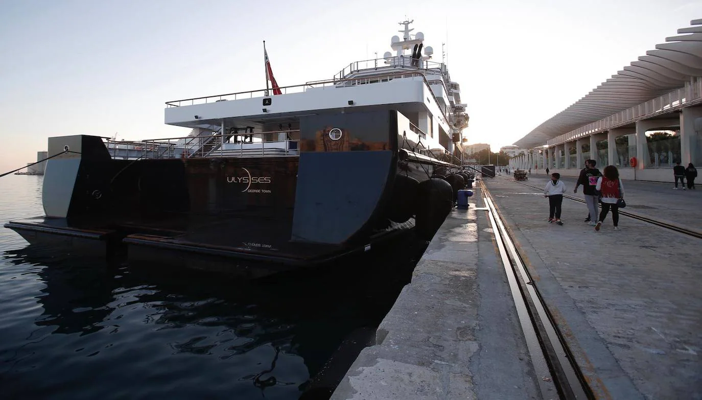 El yate, en el puerto de Málaga 