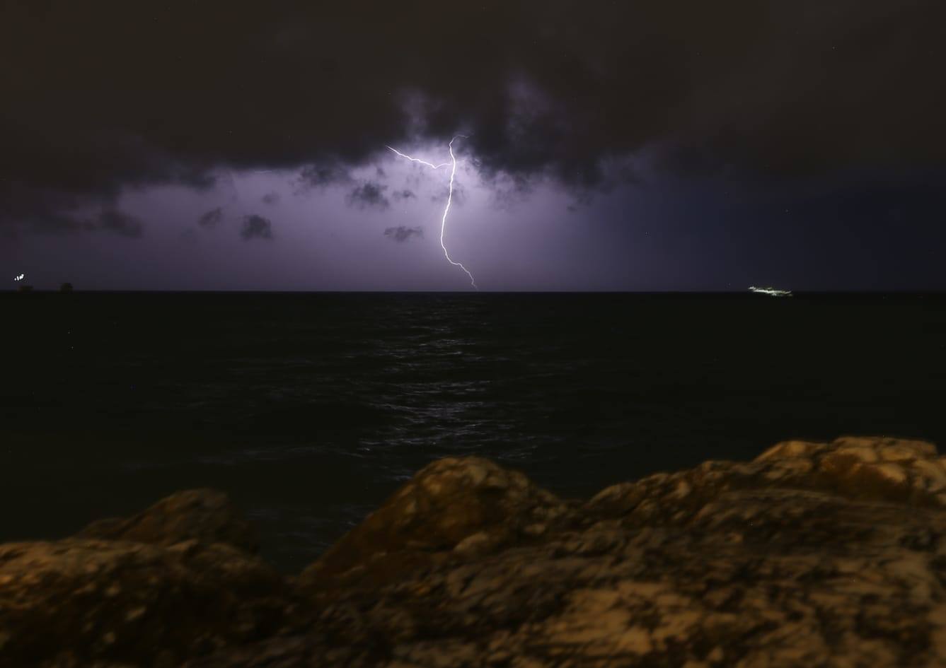 Imagen de la tormenta sobre Málaga, tomada desde Guadalmar