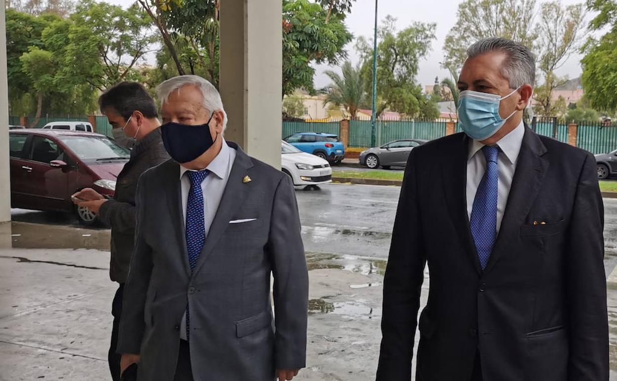 Antonio Aguilera y Francisco Valverde, presidente y abogado de la APA. 