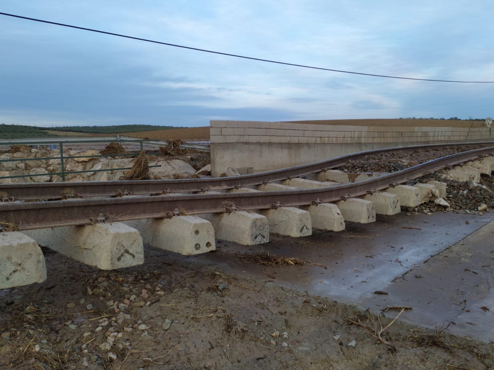 Fotos: Una riada provoca el descarrilamiento de un tren entre Almargen y Campillos