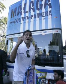 Imagen secundaria 2 - Antonio Hidalgo, durante su etapa como jugador del Málaga. En una de ellas, celebra el ascenso a Primera del Málaga en 2008. 