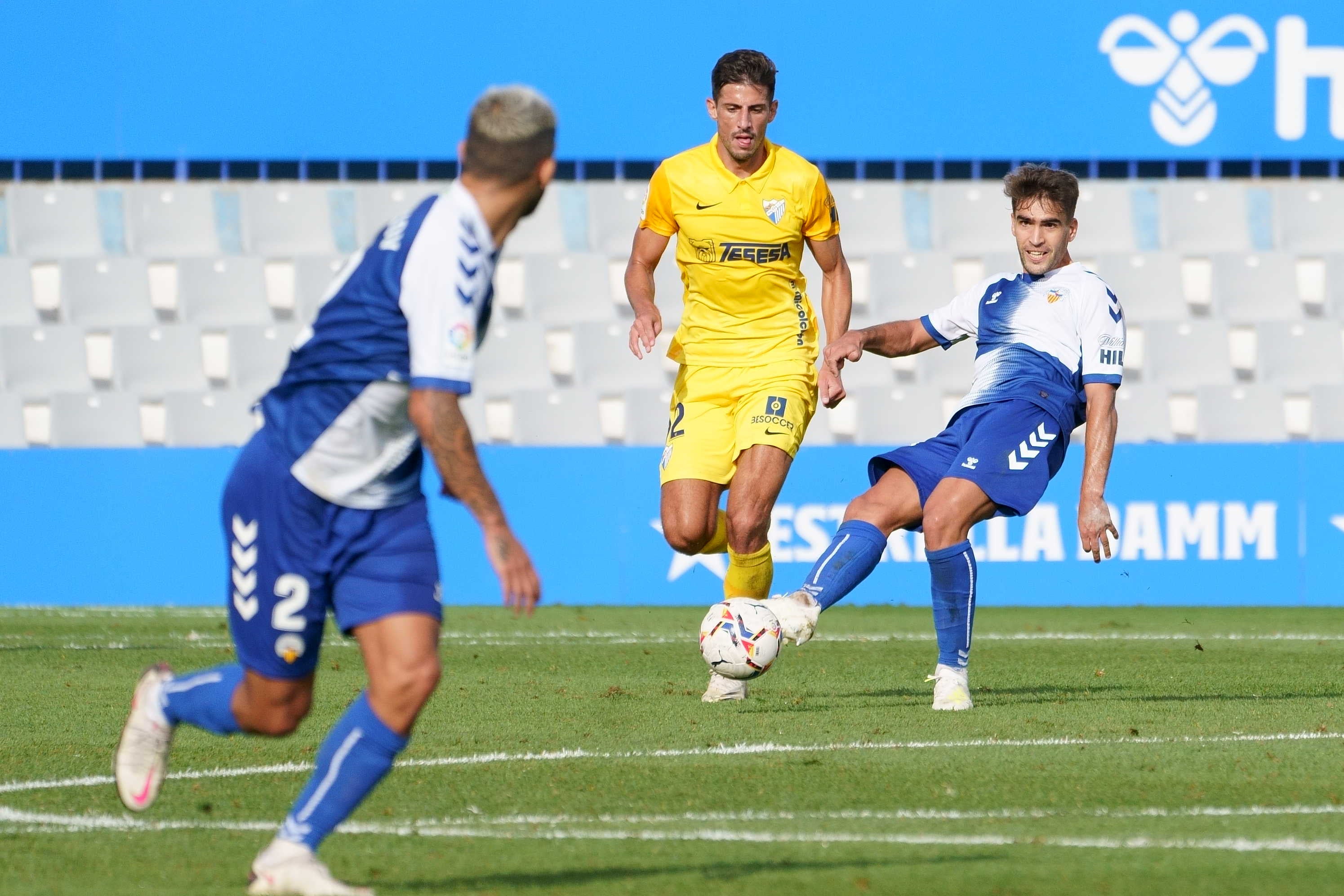 Fotos: Las imágenes del partido del Málaga en Sabadell