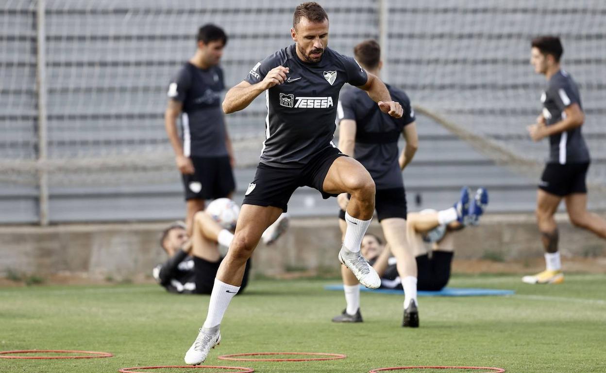 Orlando Sá, en un ejercicio de saltos en un entrenamiento reciente. 