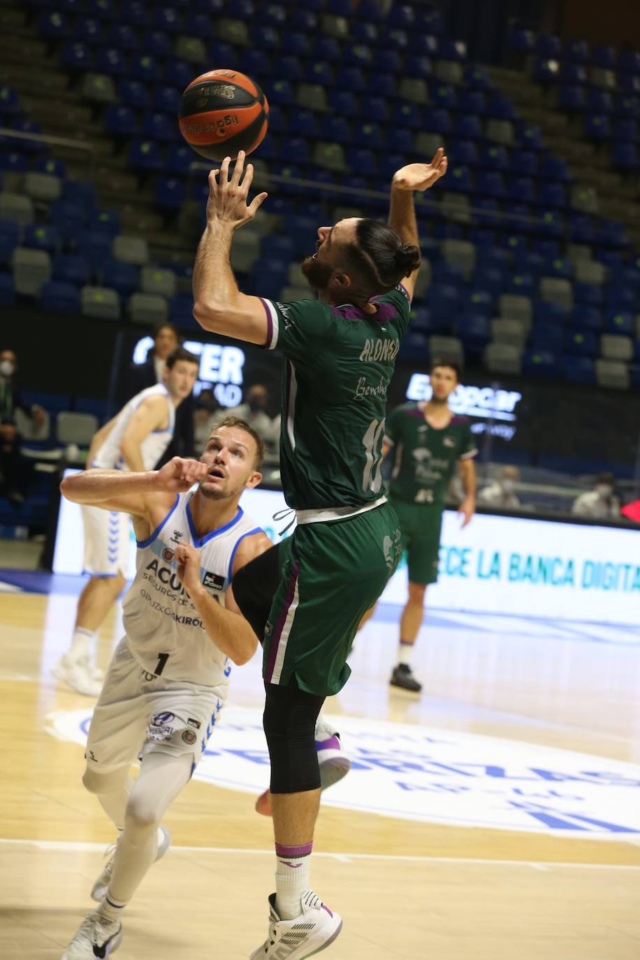 El colista se presentaba como una víctima propicia para que el equipo malagueño lograra un triunfo más que lo consolide en los puestos de 'play-off' 