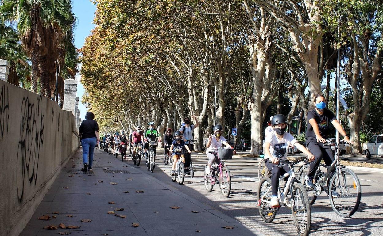 La marcha se ha iniciado en el puerto y ha arrancado por el paseo de los Curas. 