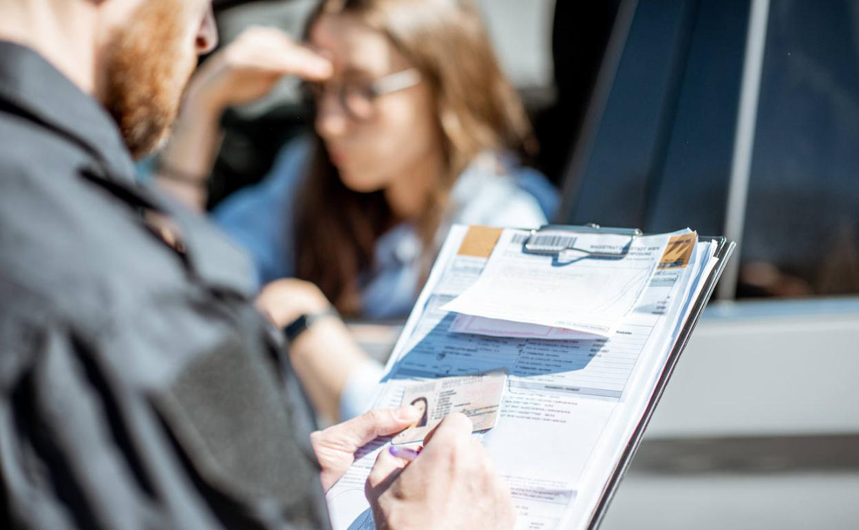 DGT |  500 multas a la hora: ranking de las diez sanciones de tráfico más habituales en España
