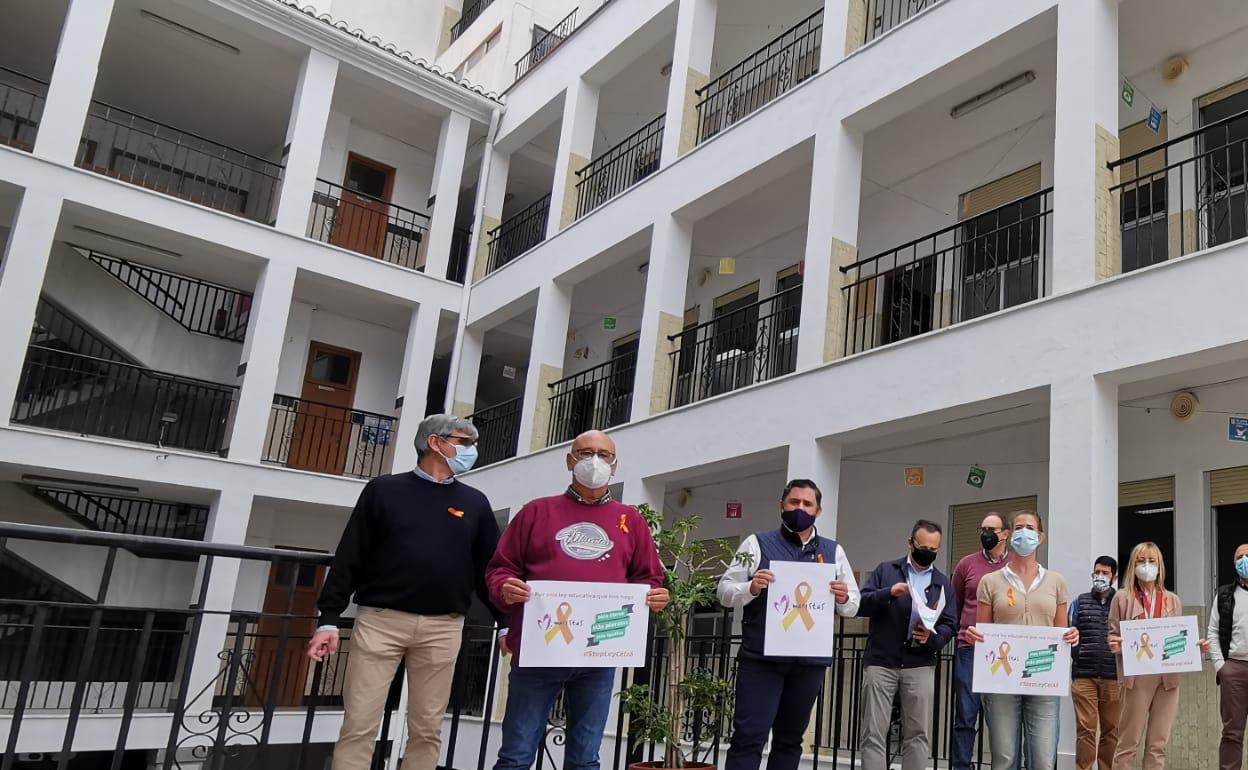 Un momento de la concentración en el patio del colegio Maristas Málaga. 