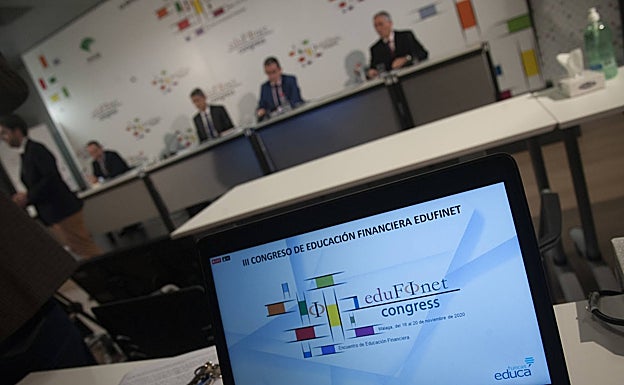 Panorámica de la mesa redonda telemática celebrada este jueves por Edufinet. 