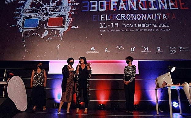 Imagen principal - Distintos momentos de la gala de clausura.