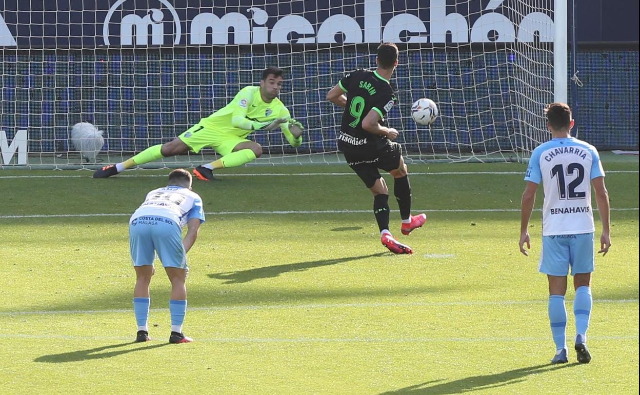 Sabin Merino transforma en gol el penalti de Juande.