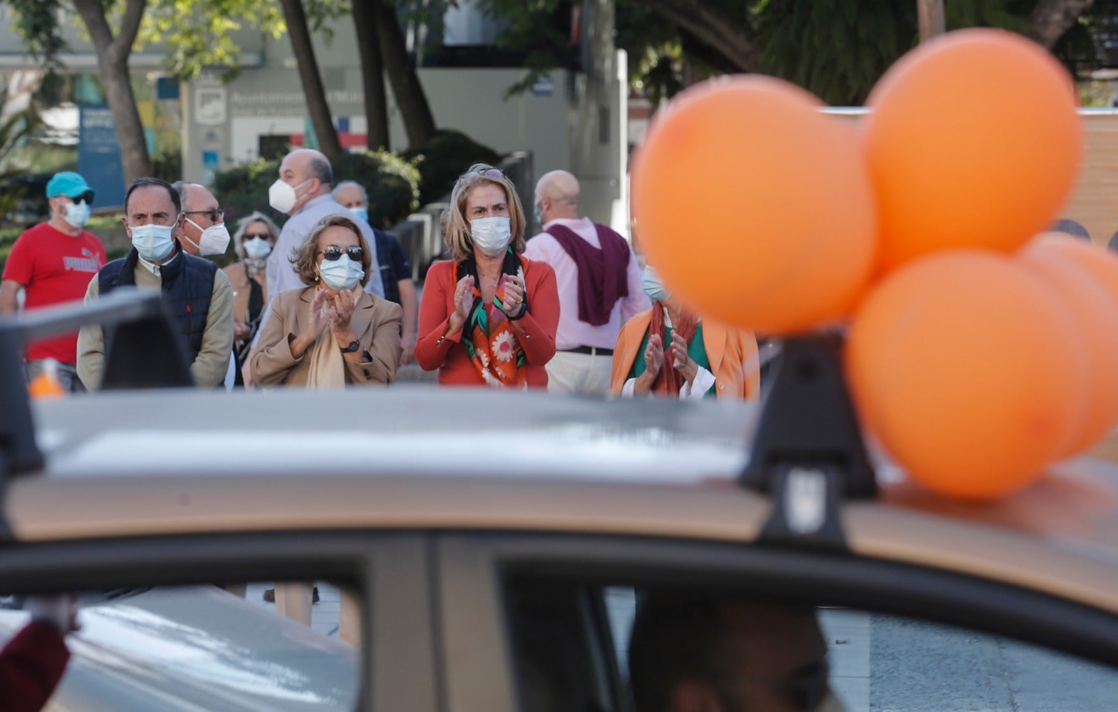Convocada por la plataforma Más libres, Más plurales, Más iguales -reúne a centros privados y privados concertados- profesores, padres y ciudadanos se han montado en sus vehículos para denunciar esta nueva ley educativa.
