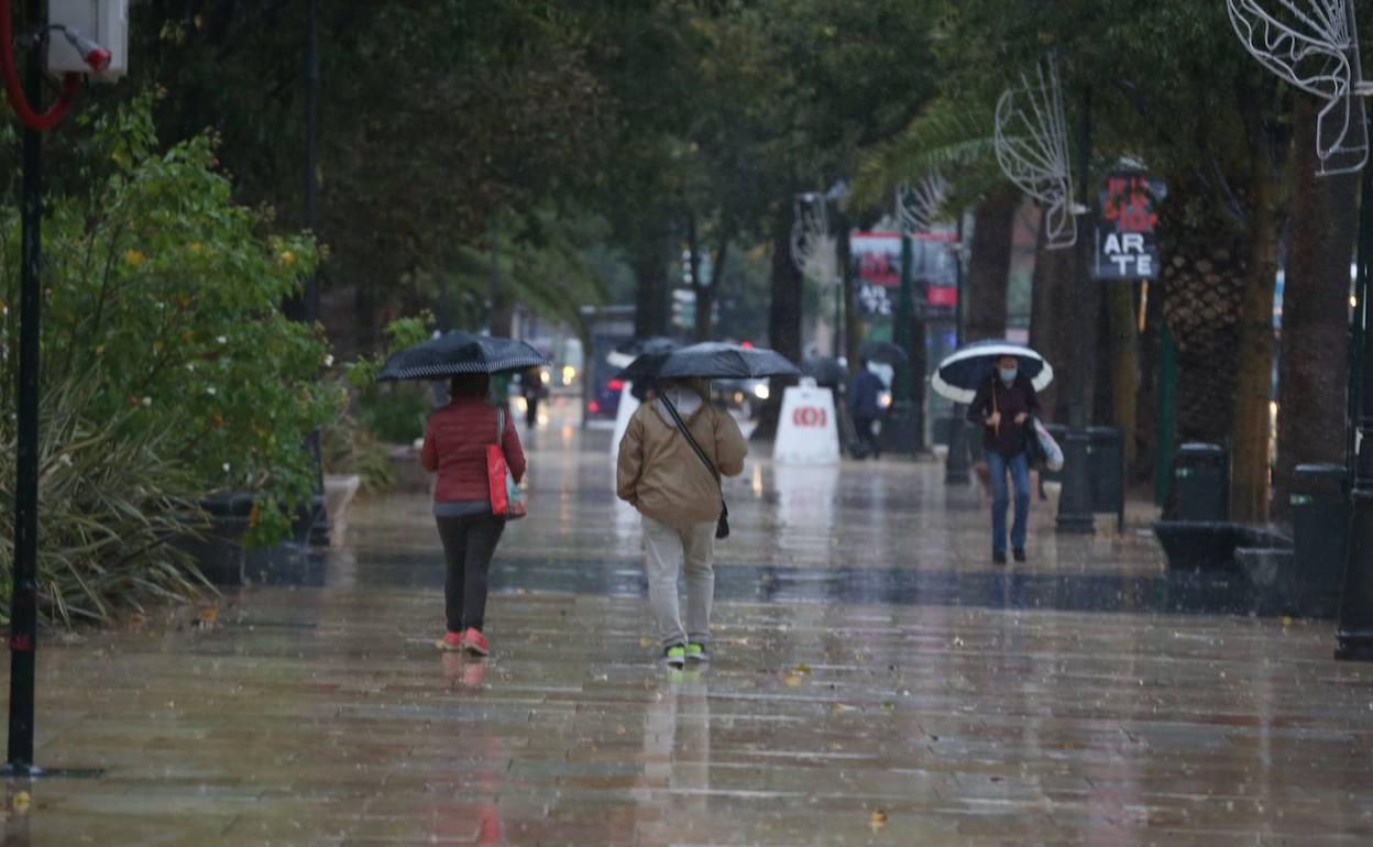El mes de noviembre se despedirá con lluvia en Málaga. 