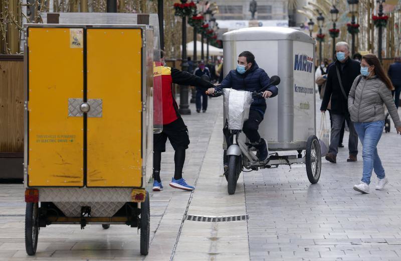 Numerosos establecimientos del Centro de Málaga lanzan ofertas este viernes negro para incentivar el consumo antes de la Navidad