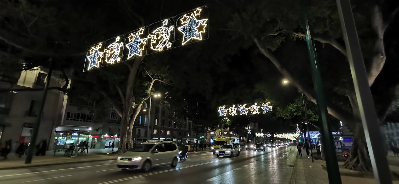 El Centro y los barrios ya lucen su decoración navideña. 