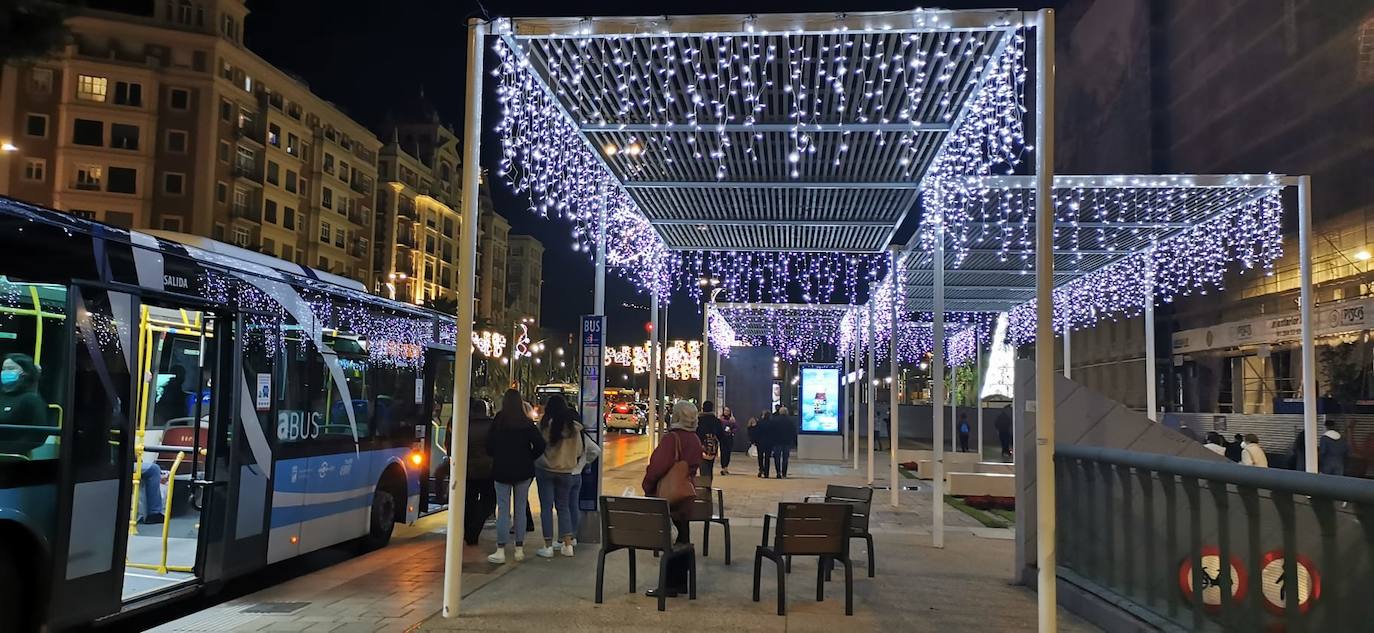 El Centro y los barrios ya lucen su decoración navideña. 