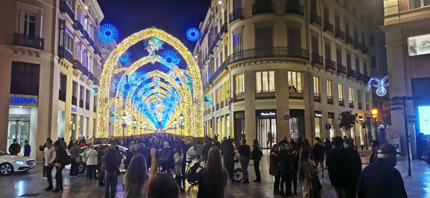 El Centro y los barrios ya lucen su decoración navideña. 