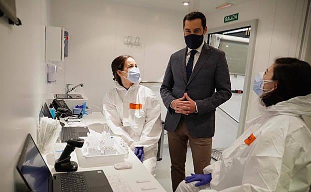 Moreno destaca que Andalucía ha doblegado la curva de la segunda ola de la pandemia