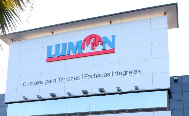 Lumon compra terrenos en Antequera para construir una fábrica de acristalamientos