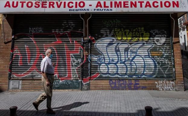 Un comercio, cerrado.