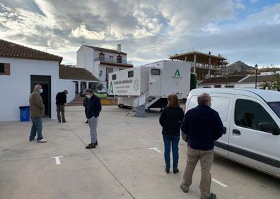 Imagen secundaria 1 - «No sabemos cómo se ha llegado a esta situación»: pruebas del coronavirus al pueblo de Cuevas del Becerro