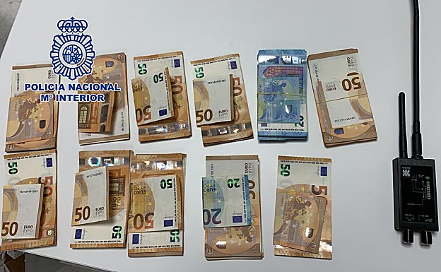 Dinero en metálico incautado en la operación. 