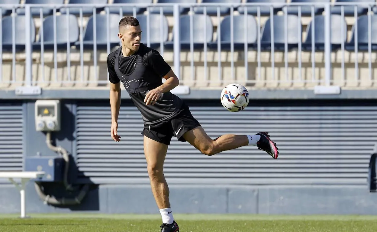 Rahmani, durante un entrenamiento del Málaga. 