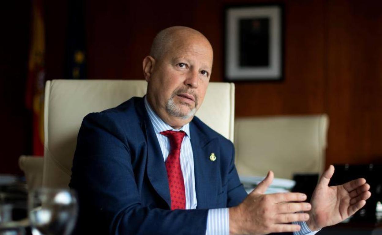 Javier Imbroda, durante la entrevista 