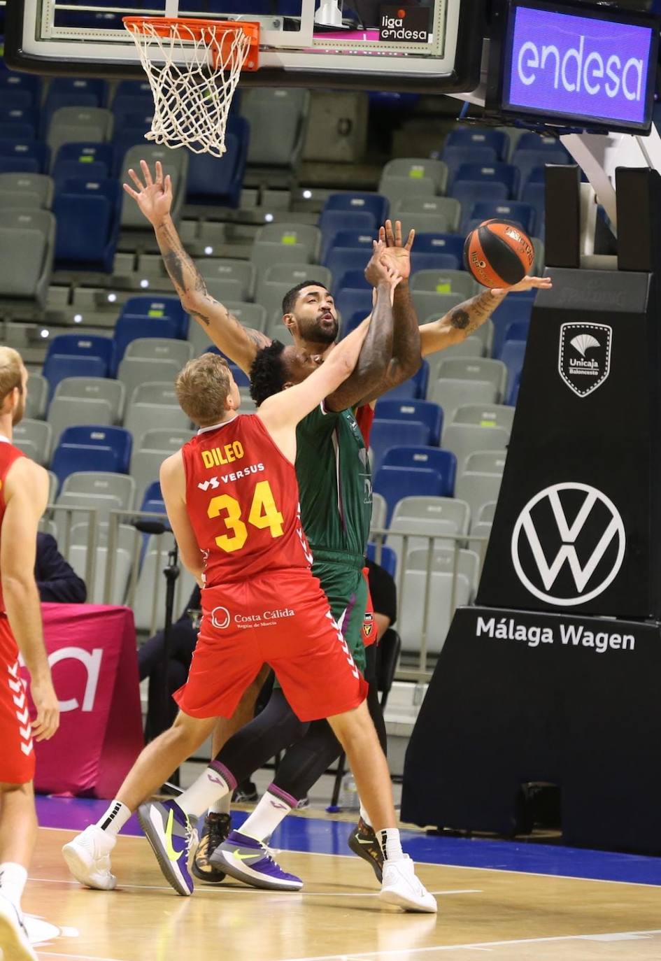 Victoria clara el Unicaja ante el UCAM Murcia