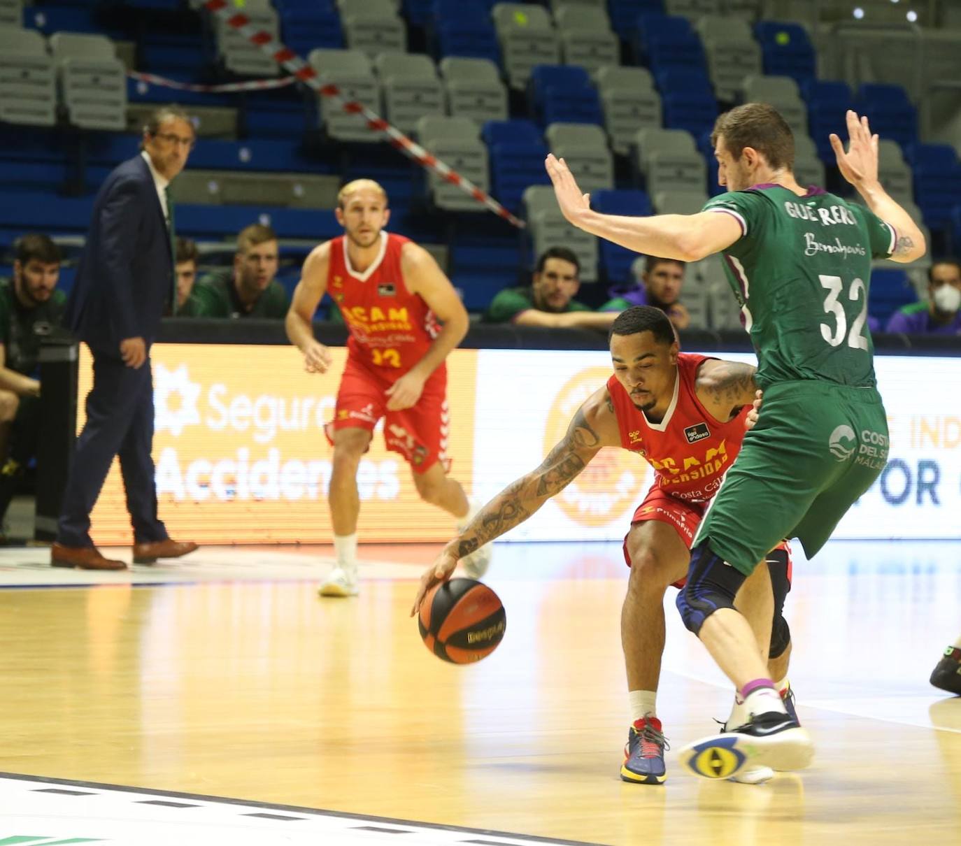 Victoria clara el Unicaja ante el UCAM Murcia