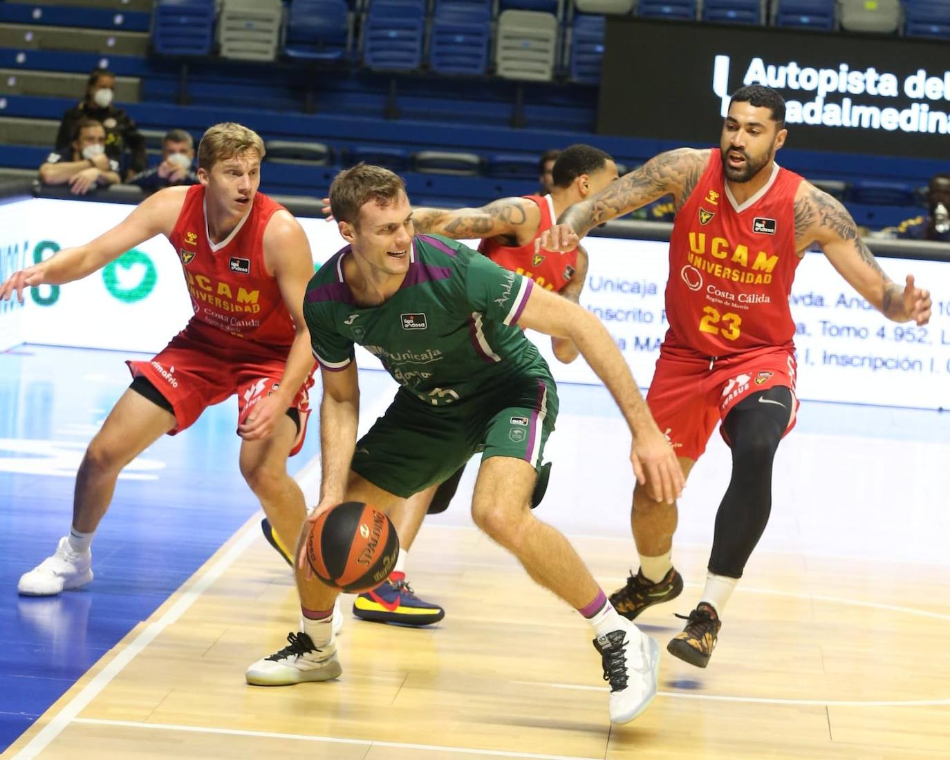Victoria clara el Unicaja ante el UCAM Murcia