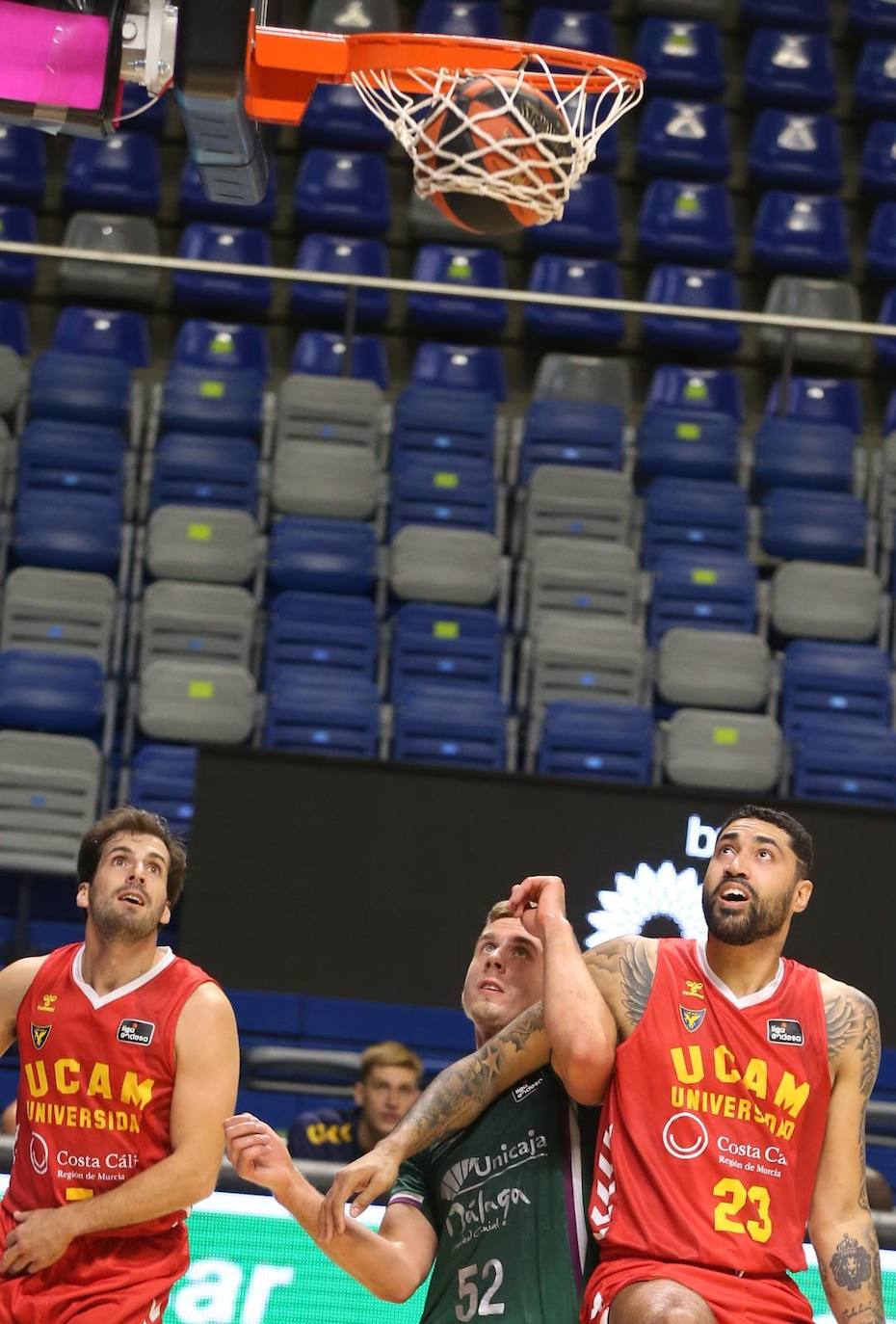 Victoria clara el Unicaja ante el UCAM Murcia