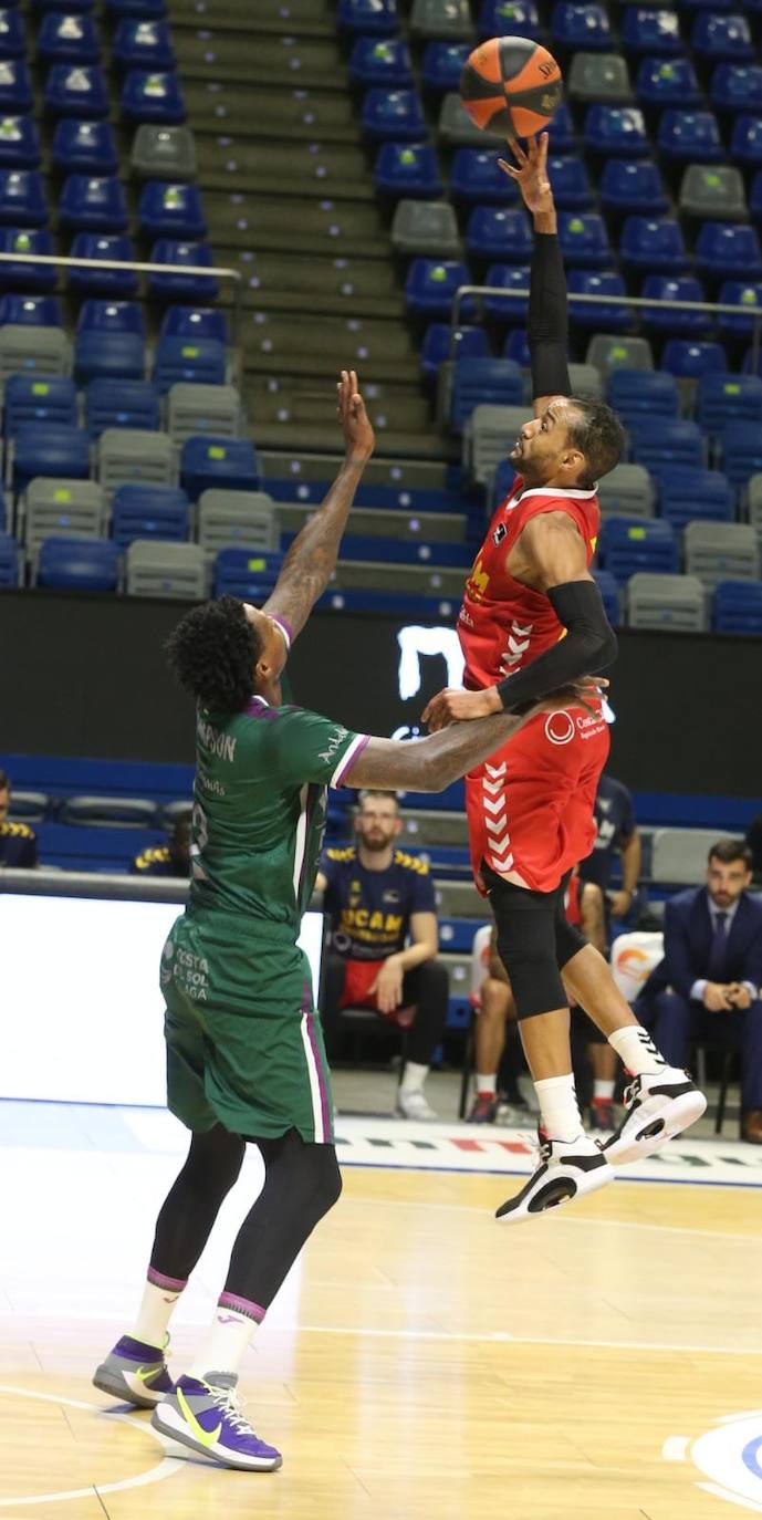 Victoria clara el Unicaja ante el UCAM Murcia